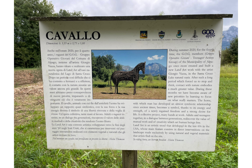 cavallo: opera di landart dell'oasi naturalistica del lago di santa croce