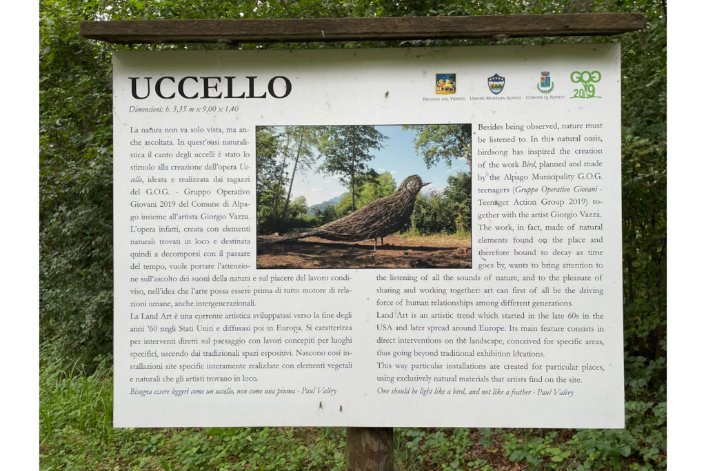 uccello: opera di landart dell'oasi naturalistica del lago di santa croce